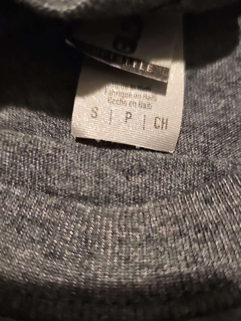 Lot of 4 Men's Small Graphic Tees. - Picture 9 of 9